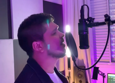 Performance vocal gravada no home studio